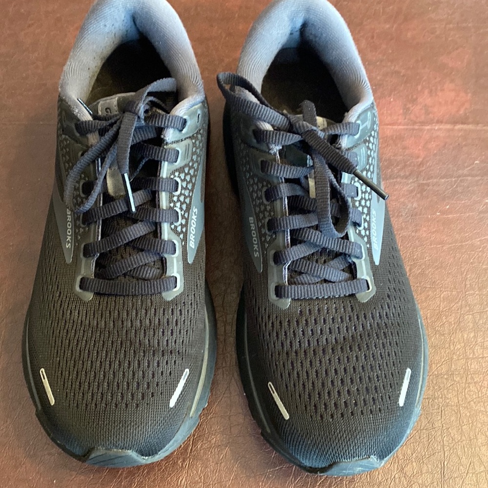 Brooks Sneakers Size 8 Black